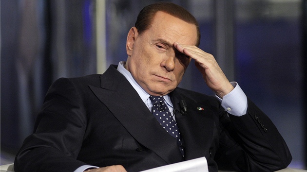 Nkdej italsk premir Silvio Berlusconi bhem vystoupen v televizn stanici RAI (20. nora 2013)