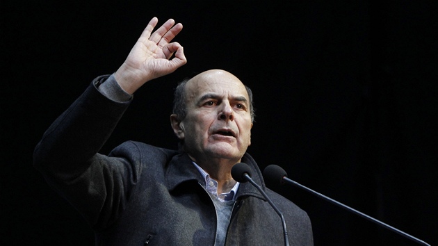 f italsk Demokratick strany Pierluigi Bersani na pedvolebnm mtinku (20. nora 2013)