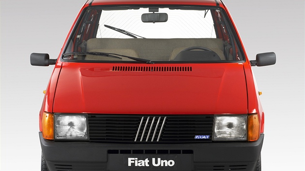 Italská jednička a tuzexový sen. Geniální Fiat Uno měl premiéru před 40  roky - iDNES.cz