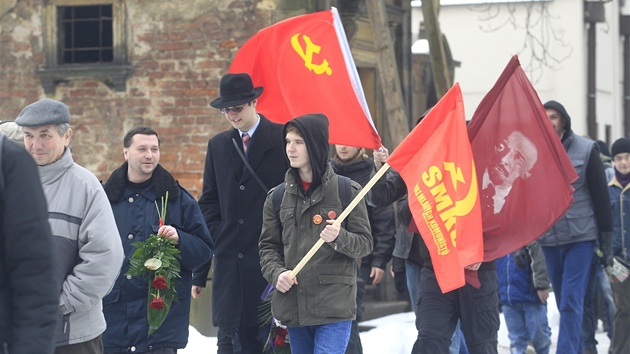 Kromě starších lidí přišlo uctít památku 65. výročí Vítězného února i několik mladých komunistů