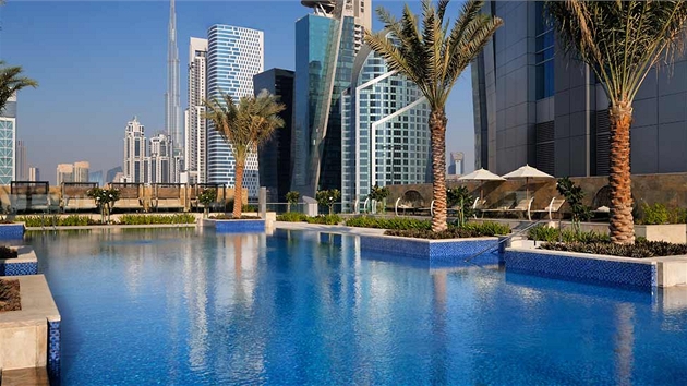 Hotel JW Marriott Marquis v Dubaji, venkovn 30metrov  bazn v 7. pate