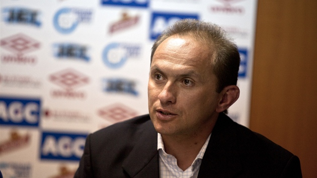 Teplický sportovní ředitel Pavel Verbíř odpovídá na otázku novinářů.