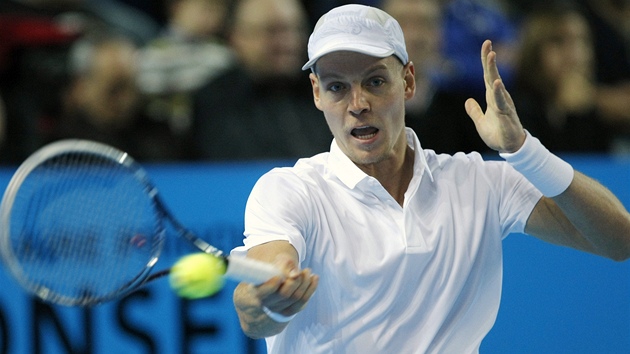 Tom Berdych ve finle turnaje v Marseille, v nm nestail na domcho Tsongu.