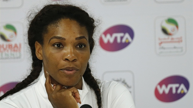 Serena Williamsov se na tiskov konferenci lou s turnajem v Dubaji, m zdravotn pote.