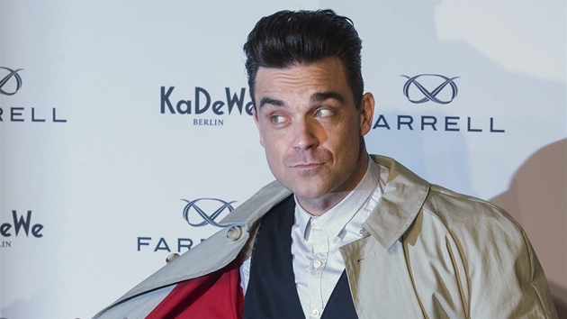 Robbie Williams v Berln pedstavil svou mdn kolekci znaky Farrell (26. nora 2013).