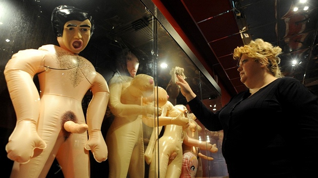 Z expozice erotickho muzea MuzEros v Petrohradu