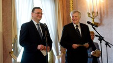�eský premiér Petr Ne�as (vlevo) a jeho bavorský prot�j�ek Horst Seehofer (20.