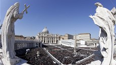Pohled na Svatopetrské námstí ve Vatikánu bhem poslední audience papee