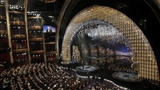 Oscar 2013 - Seth MacFarlane v úvodu galave�era