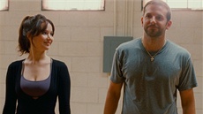 Bradley Cooper a Jennifer Lawrenceová ve filmu Terapie láskou