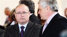 Ivo Strejček (vlevo) a Vlastimil Tlustý při křtu nové knihy Václava Klause My,
