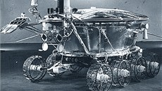 Vesmírným rekordmanem je sovtské vozidlo Lunochod 2. Na povrchu Msíce ujelo...
