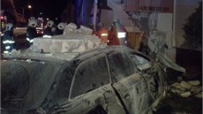Audi narazilo ve Vnorovech na Hodonínsku do zdi domu a zasypaly ho sutiny.