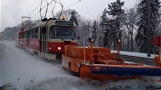 Praský dopravní podnik vyslal do ulic nový snný pluh.