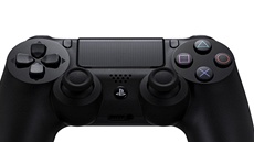 Ovlada PlayStation 4 se jmenuje Dualshock 4 a má pední dotykovou plochu.