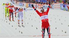 S NÁSKOKEM. Norka Marit Björgenová suverénn� ovládla na mistrovství sv�ta v