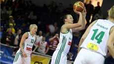 Momentka z utkání basketbalistek Valosunu Brno