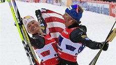 Americké běžkyně na lyžích Jessica Digginsová (vlevo) a Kikkan Randallová se