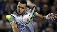 Francouzský tenista Jo-Wilfried Tsonga ve finálovém souboji s Tomáem Berdychem.