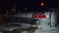 Na silnici I/22 v úterý 26. února havarovala cisterna s mlékem. Cisterna se