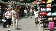 Asijská tržnice v centru Hřenska