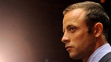 Ob�alovaný atlet Oscar Pistorius u soudu v Pretorii.