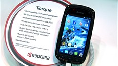 Se smartphony Kyocera lze telefonovat a pitom je není nutné mít u ucha.
