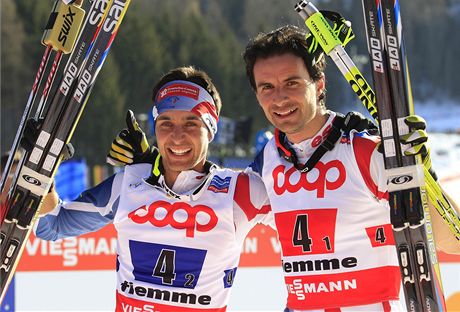 AMPIONI. Sprint dvojic na mistrovství svta ve Val di Fiemme ovládli