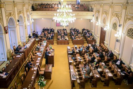 Stenografové se stídají v sále po deseti minutách. Pak mají osmdesát minut na pepsání záznamu a jeho zveejnní na stránkách Snmovny (Ilustraní foto)