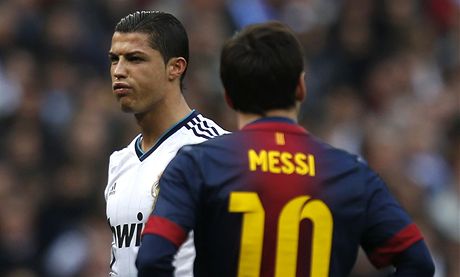 CHCI VÍC, NE KOLIK VYDLÁVÁ ON. Lionel Messi dostává od Barcelony o ti miliony eur víc ne Cristiano Ronaldo a na rozdíl od nj vlastní vekerá práva na svou propagaci.