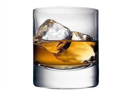 V kanálu skonily tisíce litr whisky. Ilustraní snímek