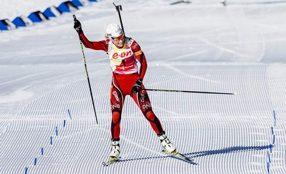 Tora Bergerová si v Oslu jede pro triumf v závodu s hromadným startem.