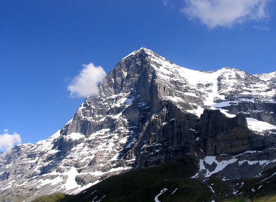 Eiger (v překladu Obr) je nejvýchodnějším vrcholem horského masivu Jungfrau v