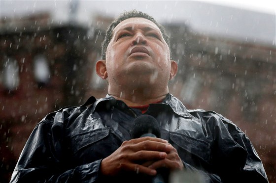 Hugo Chávez na pedvolebním mítinku v listopadu 2012