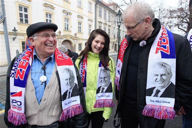 OBRAZEM: Člun, běžky a pálení trenek. Momenty Miloše Zemana