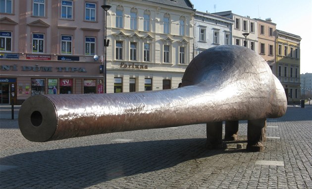 Opavský �pion - nejbizarn�j�í socha Moravskoslezského kraje.