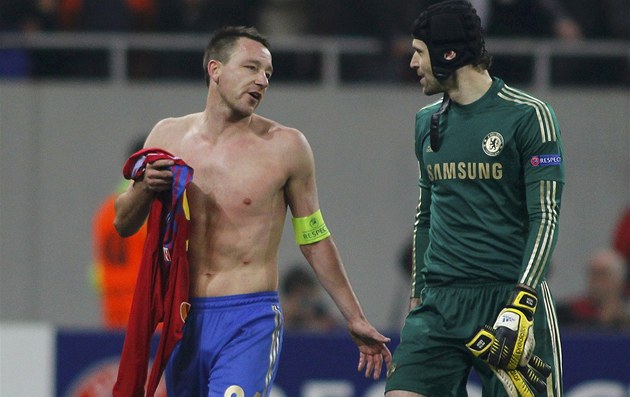 CO JSME TO PROVEDLI John Terry (vlevo) a Petr �ech z Chelsea po utkání Evropské