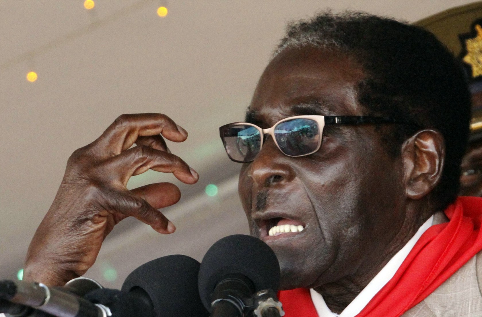 Prezident Mugabe ve svém boji za práva etnické majority zase o n�co p�itvrdil.