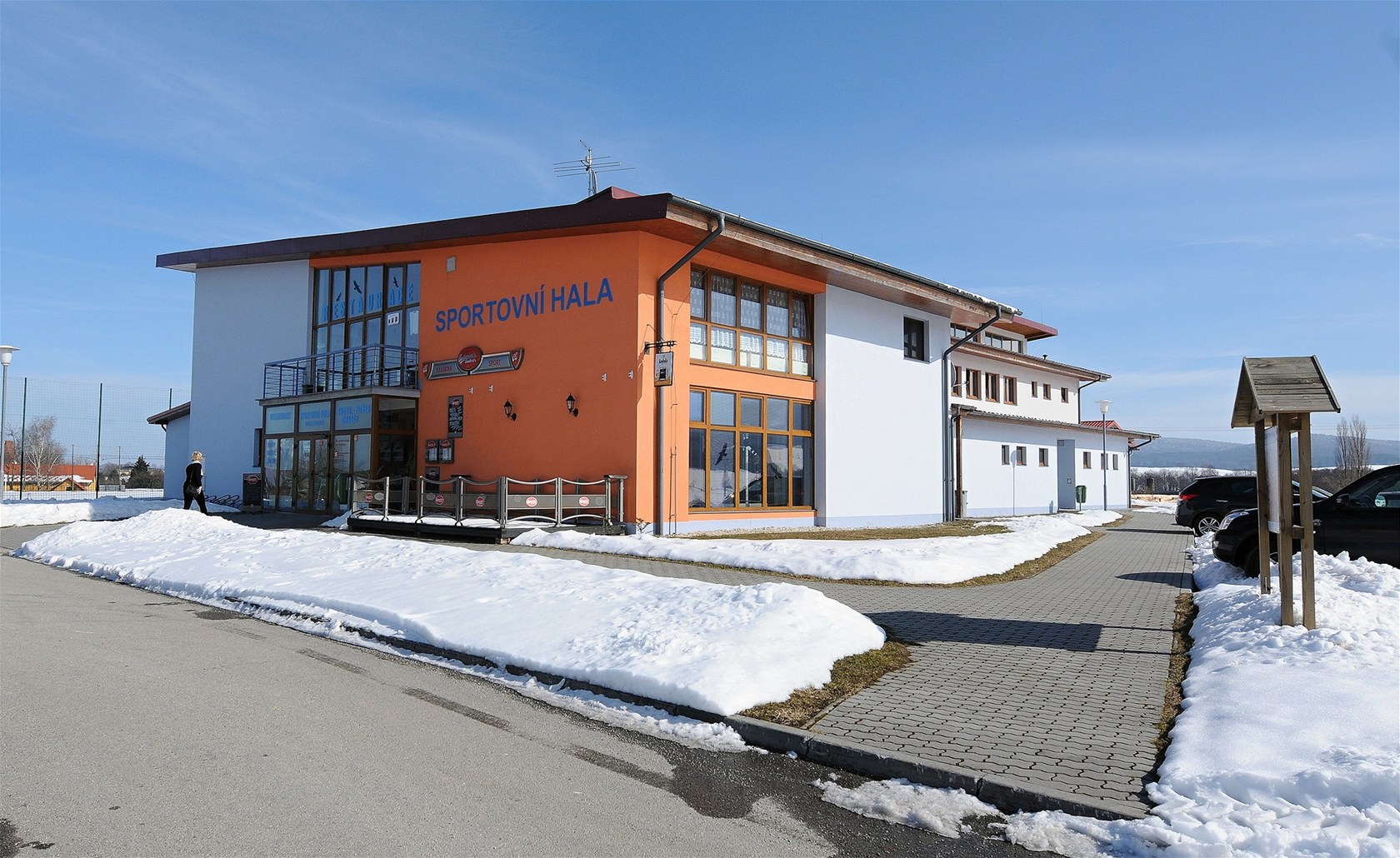 P�t milion� korun �lo z "medv�da" na dokon�ení rekonstrukce sportovní haly v