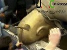 Strení sochy nkdejího syrského prezidenta Háfize Asada ve mst Rakká (4.