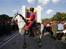 Truchlení za Huga Cháveze v Caracasu (6. bezna 2013)