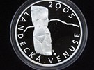 Na jedné stran pamtní medaile je text Landecká Venue 2005