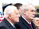 Oba prezidentské páry, konící Klausovi i nastupující Zemanovi, uctili památku
