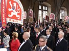 Hosté ve Vladislavském sále Praského hradu sledují projev nového prezidenta