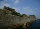 Ostrovu Haima se také íká Gunkanjima, protoe jeho tvar pipomíná bitevní lo.