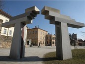 Kromě sochy samotného skladatele sochař Jan Koblasa do parku zakomponoval i...