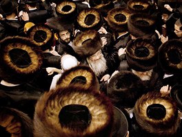CHLEBA NA HLAV. Ultraortodoxní idé slaví svátek Purim v Jeruzalém. Purim...