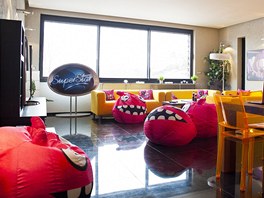 Interiér luxusní vily soutících ze SuperStar - obývací pokoj. 
