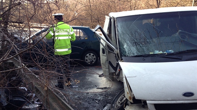 Policist museli silnici kvli nehod uzavt.