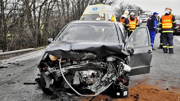 Hromadn nehoda esti aut na frekventovan silnici mezi Olomouc a ternberkem. (1. bezna 2013)